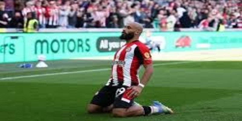 曼联防线重建压力与多线策略 - 九游体育