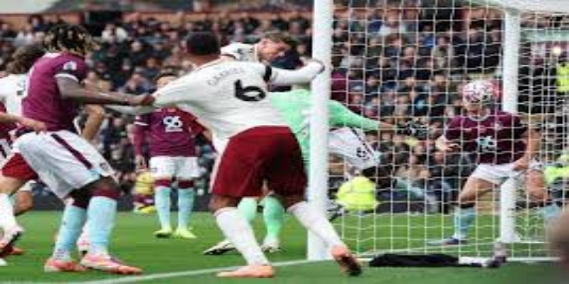 黄金搭档主持：前球员与女主播的化学反应- 九游体育