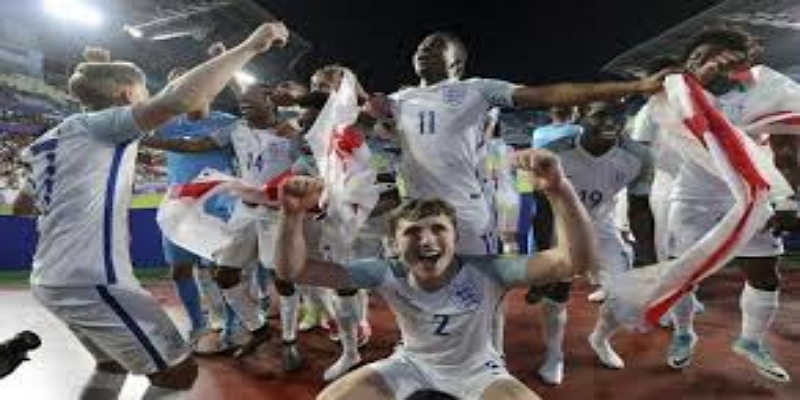 决赛回顾：九游体育见证关键一击的诞生-九游体育