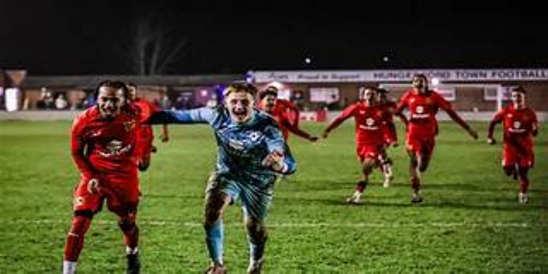 九游体育深度解析：凤凰涅槃的双重奇迹-九游体育